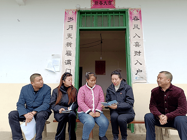 涪陵燃气党员志愿者元旦前夕走访慰问困难群众